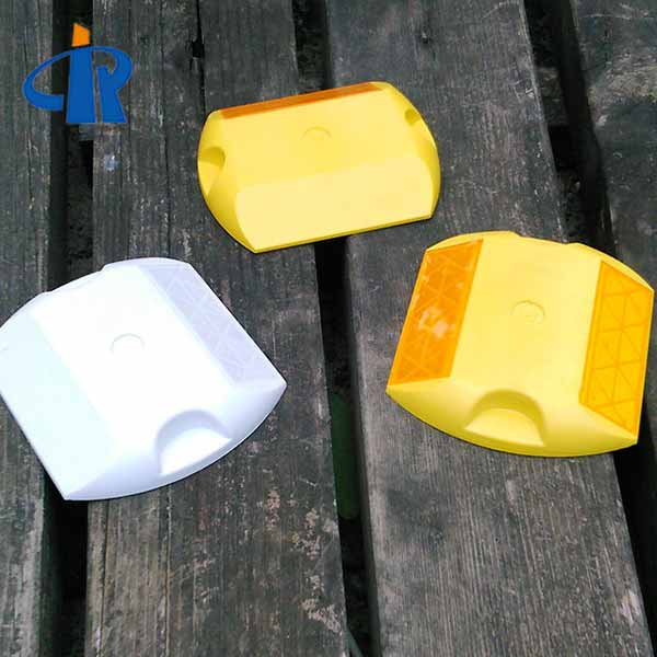 <h3>Yellow Anti UV PC IP68 Waterproof Reflective Road Markers Square</h3>
